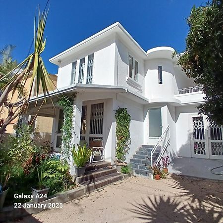 The Coral House Apartment Riviere Noire Exterior photo