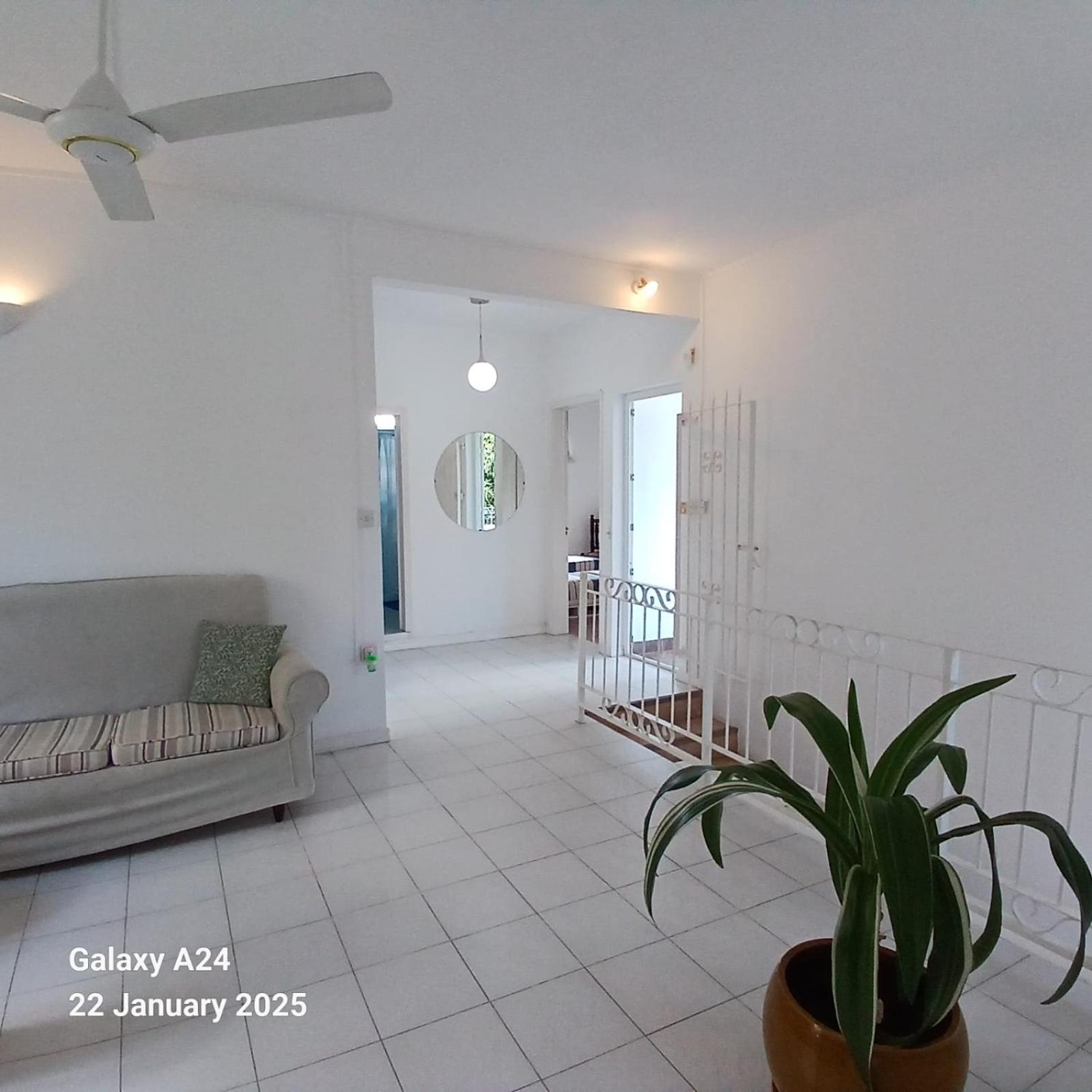 The Coral House Apartment Riviere Noire Exterior photo